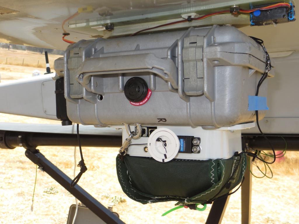 Figure C. Detachable guidance unit mounted on Pelican 1200 (a) and Pelican 1600 (b) class cases.