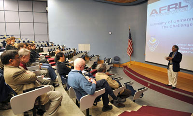 World Renowned UAV Control Expert Presents GSEAS Distinguished Guest Lecture